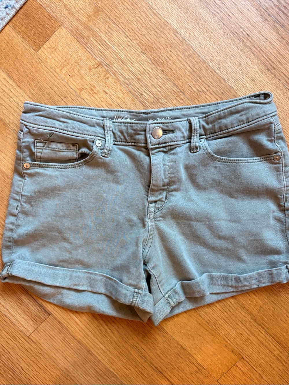 Mossimo Denim Mid-Rise Midi Super Stretch Jeans shorts-Light Sage